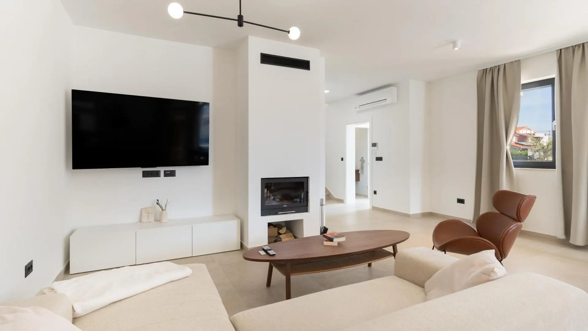 Prestige Villa Compadre Luxury Retreat In Mandre, Heated Pool, 4 Bedrooms, Seaside Comfort, New! 0*, מאנדרה